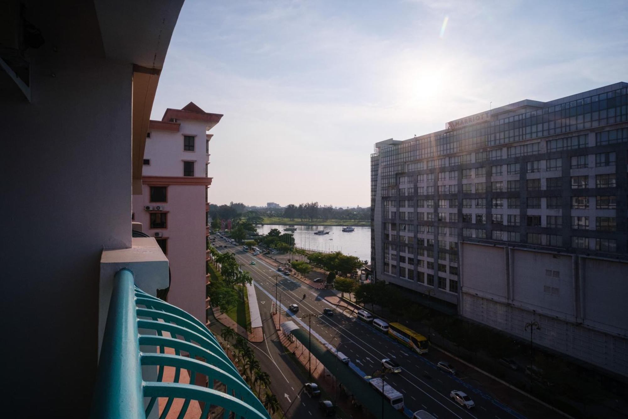 Petronella Apartment C1 Marina Court Кота Кинабалу Екстериор снимка